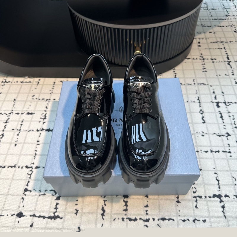 Pra*a casual shoes